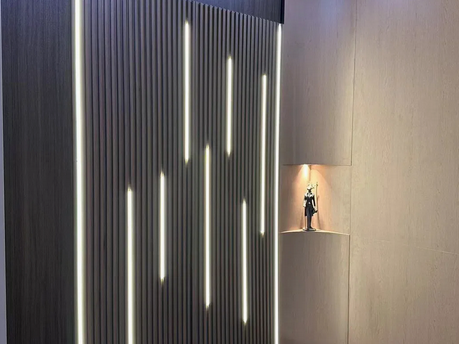 LED dekorativna osvetlitev za stensko ploščo